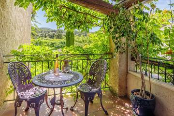 Gîte pour 4 personnes, avec terrasse et jardin à Taillades