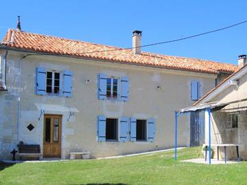 Gîte pour 8 personnes, avec terrasse et jardin, animaux acceptés à Chalais