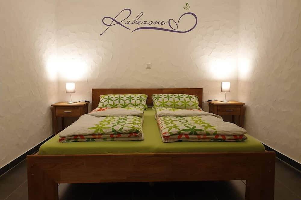 Ganze Wohnung, Moderne Ferienwohnung (60 qm) für bis zu 4 Personen mit großzügiger Terrasse in Fladungen, Rhön-Bayern