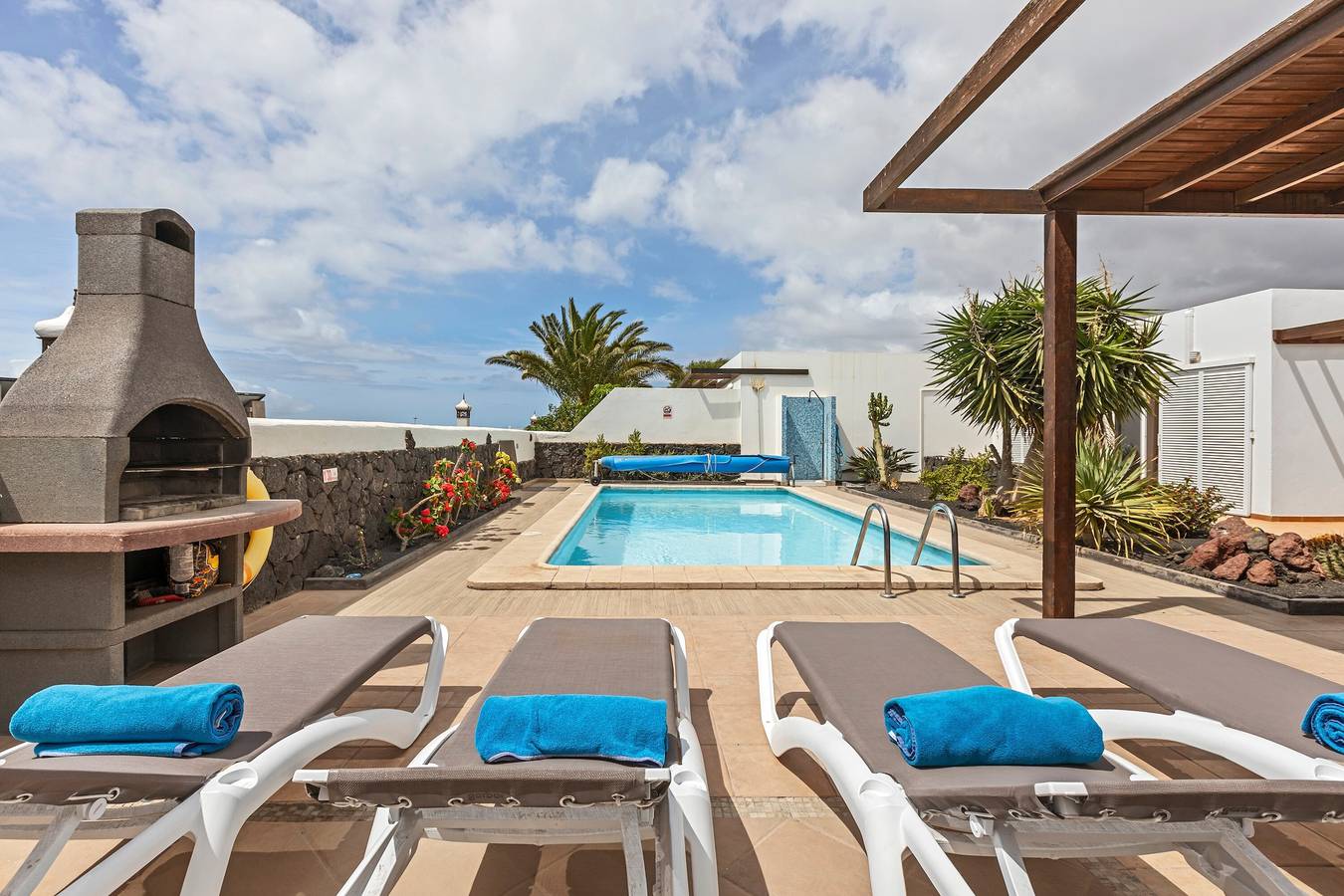 Vacation Home 'Casa Canas' with Sea View, Wi-Fi and Air Conditioning in Playa Blanca, Yaiza