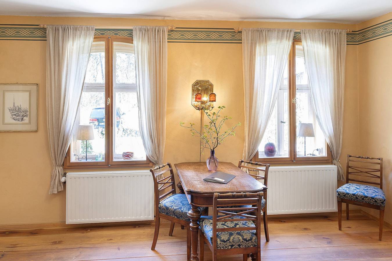 Ganze Wohnung, Ferienwohnung 'Am Roten Schloss' mit gemeinsamer Terrasse, gemeinsamem Garten und Wlan in Baruth/Mark, Teltow-Fläming
