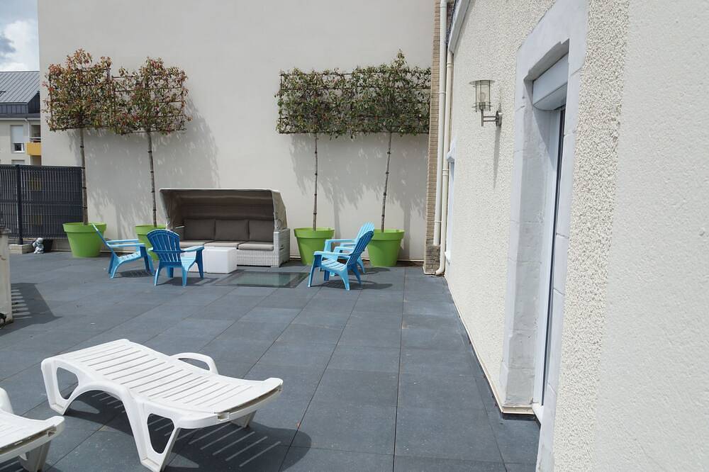 Appartement entier, Studio rénové & privatif 30m² avec terrasse dans maison de charme ancienne in Angers, Région d'Angers