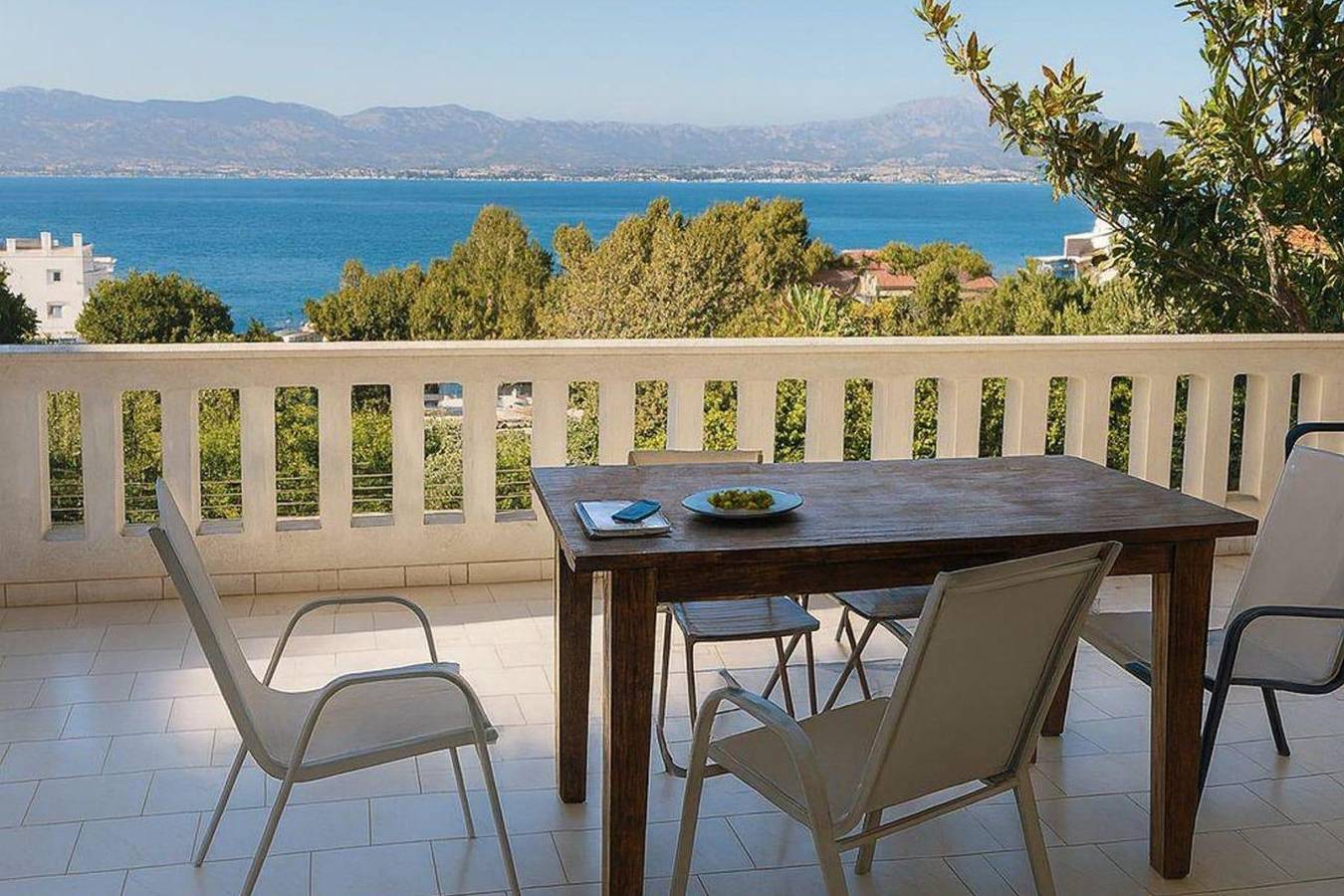 Caecilia Lawrence Bio Sea Villa - Sleeps 12 in Xirovrysi, Euböa