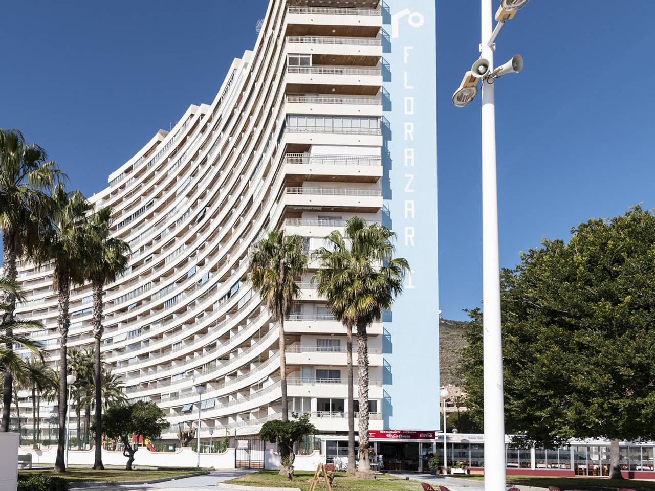 Entire apartment, 1-Bedroom Beachfront Apartment with Pool & Wifi in Cullera, Costa de Valencia