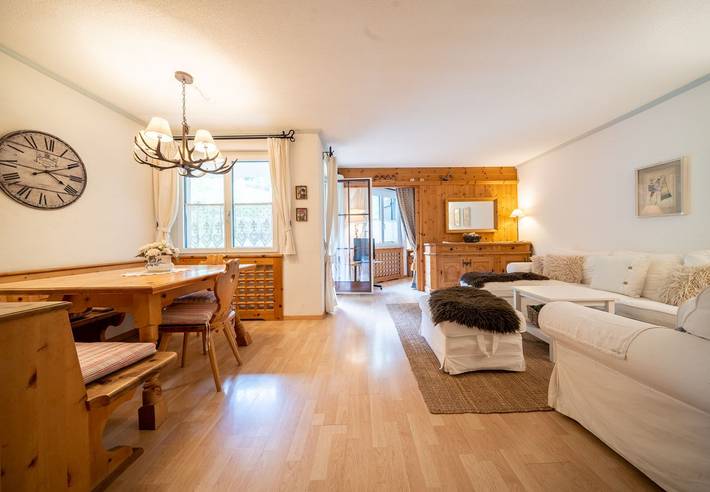 Ganze Wohnung, Chasa Valluns - 5302: Grosszügige 3.5 Zimmer Wohnung mit stilvoller Einrichtung in Vulpera, Tarasp