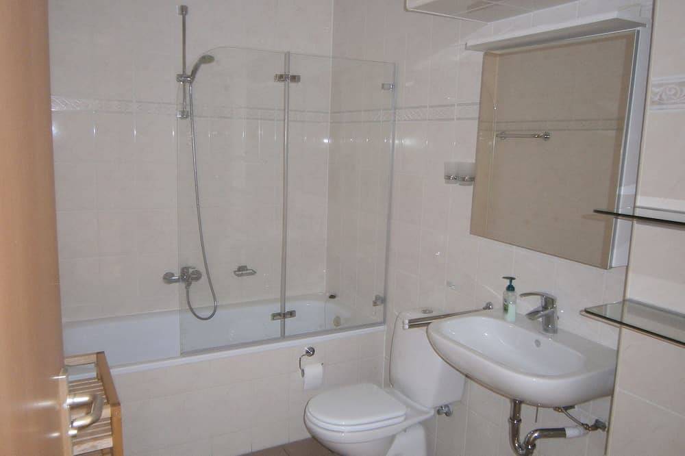 Entire apartment, Nice apartment in Callantsoog 400m to the sea, south-facing balcony, elevator, sauna, Wifi in Callantsoog, North Sea Netherlands