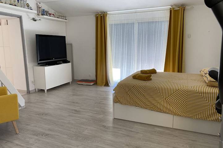 Location de vacances pour 6 personnes, avec terrasse ainsi que jacuzzi et jardin à Néoules - 3