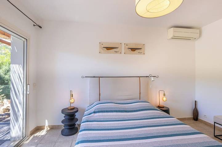 Calvi Villa in Peace, 970 m from the Beach, Close to the Center in Calvi, Calvi region