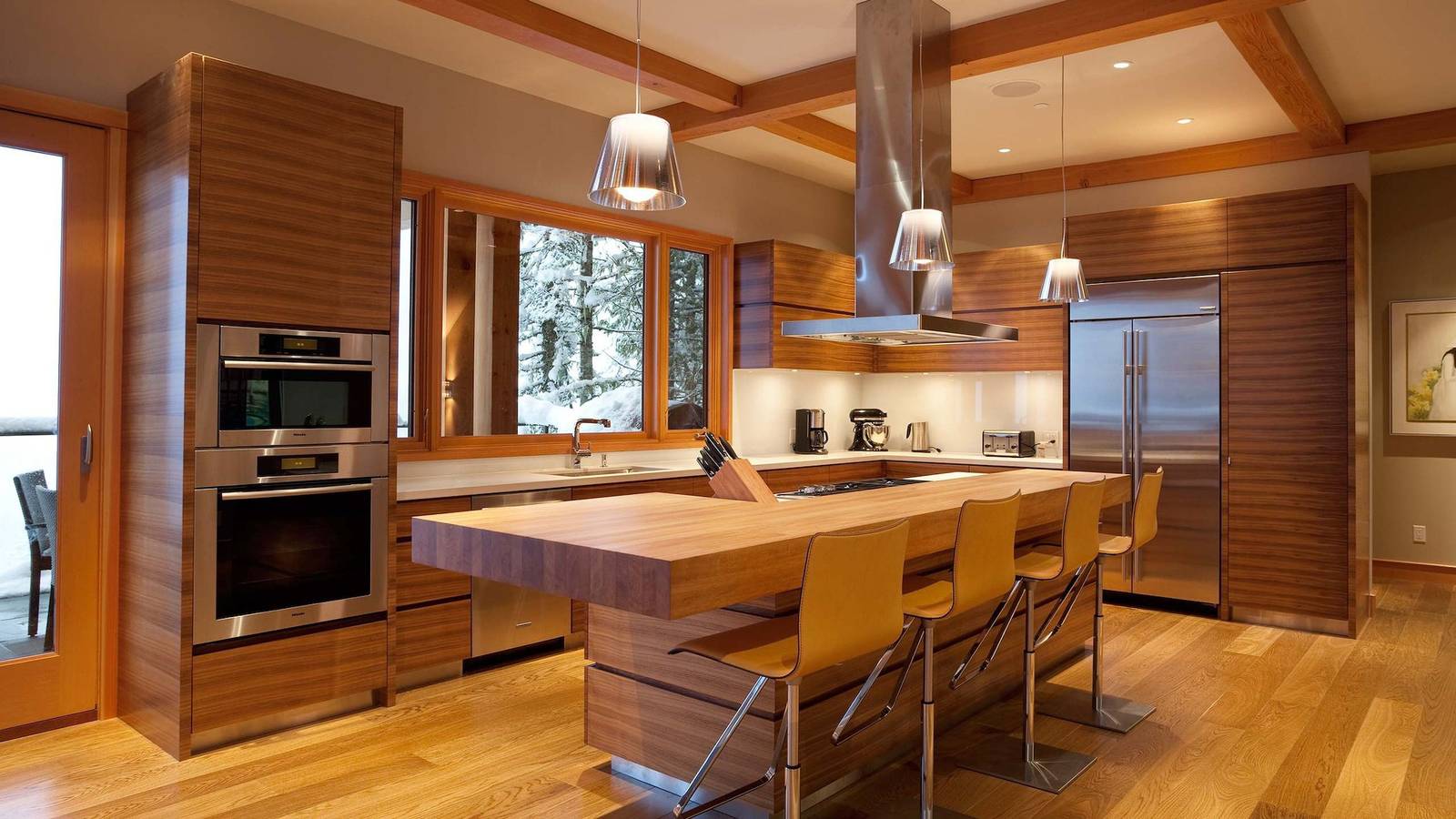 Mountain chalet w  ski-in ski-out   gondola in Whistler, Whistler Blackcomb