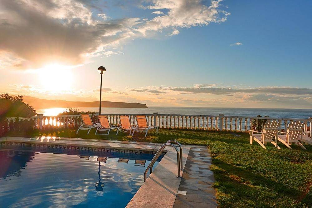 Apartamentos El Caserio in Playa de la Concha (Suances), Suances