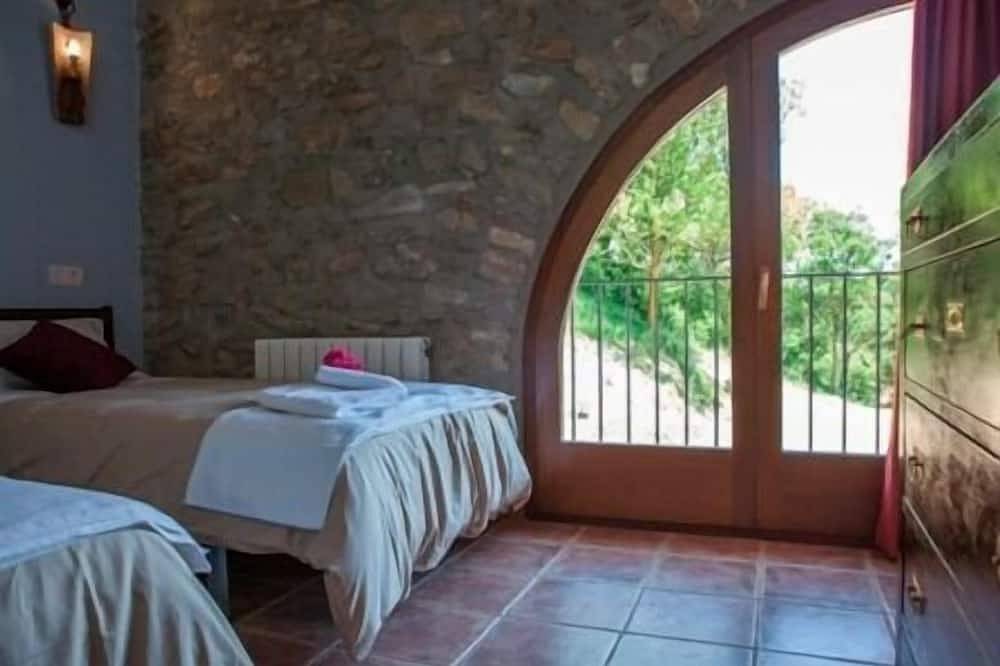 Casa rural (alquiler íntegro) Mas Serrat de la Teia para 6 personas in San Juan de las Abadesas, Pirineo Catalan