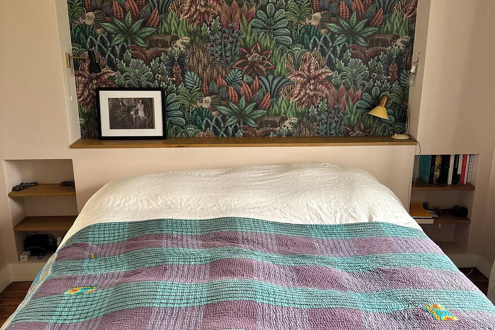 Family home with garden, 50m from the metro. Exceptional charm and calm. in Les Lilas, Sena-Saint Denis