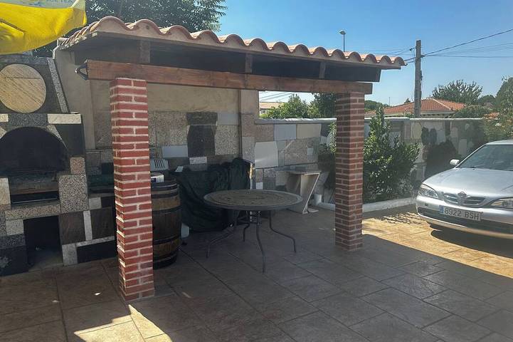 House with plot in Villamayor, Salamanca Provinz
