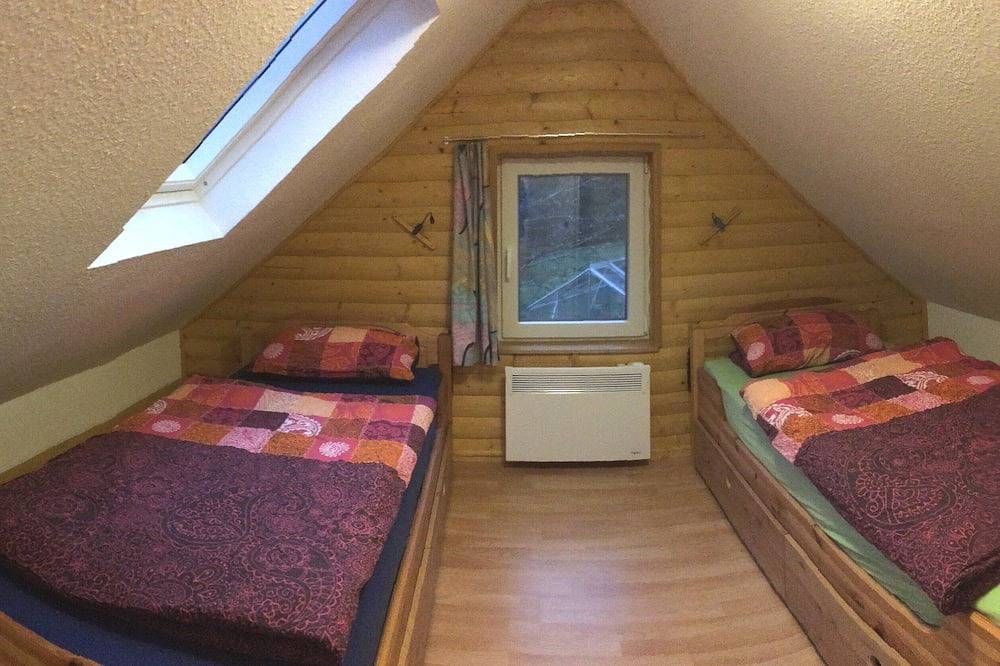 Ferienhaus mit großem Naturgarten, Saunahaus, W-Lan,  30 Min. von Köln in Wermelskirchen, Rheinisch-Bergischer Kreis