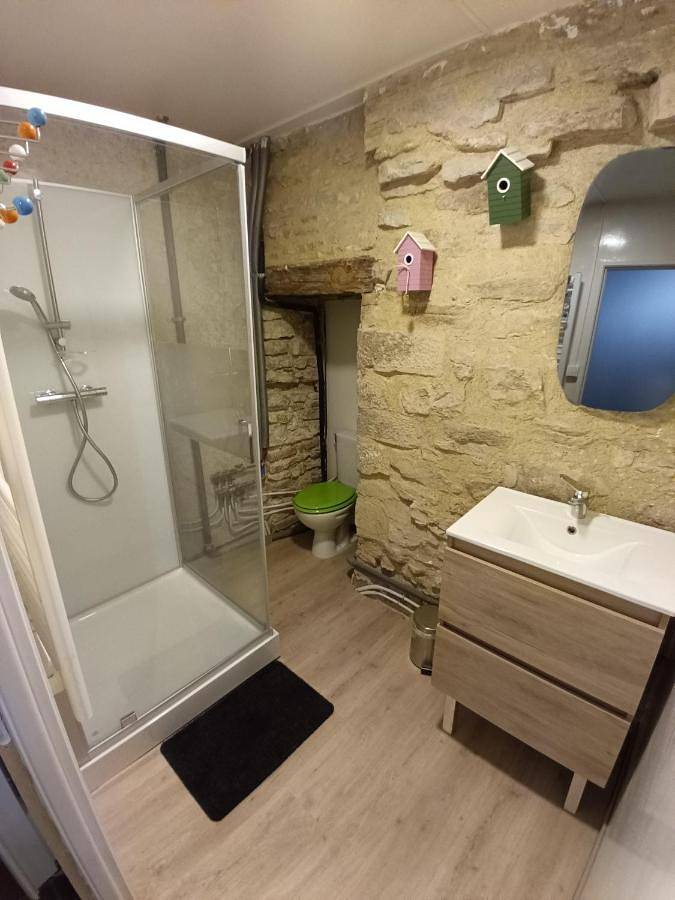 Gîte pour 6 personnes, avec terrasse et jardin à Saint-Parize-le-Châtel - 3