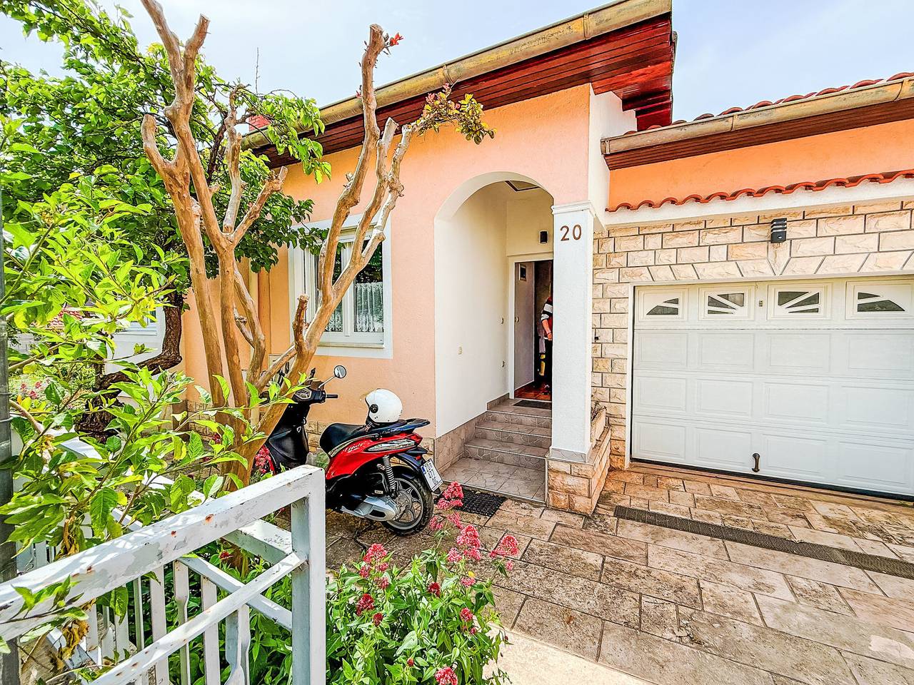 Helen in Ciudad de ZadarZadar, Zadar (Municipality)