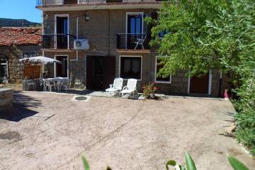 Gîte pour 6 personnes, avec balcon à Monacia-d'Aullène
