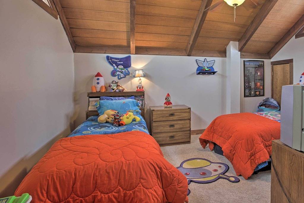 Wintergreen Home mit Whirlpool, Deck & Blick auf die Berge in Wintergreen, Nelson County