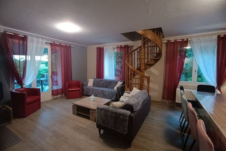Gîte pour 15 personnes, avec Terrasse et Jardin
