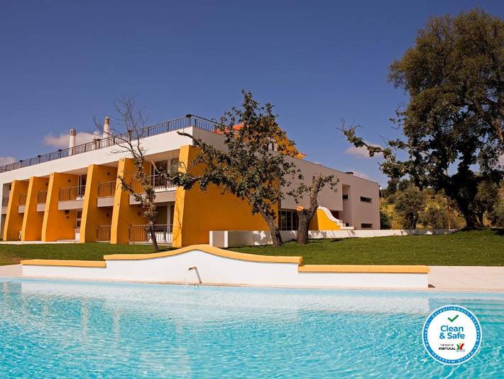 Casa rural para 3 personas, con vistas además de jardín y piscina en Portalegre