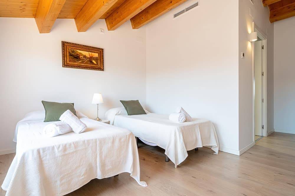 Entire apartment, Spectacular views of the Montblanc wall in Montblanc (Spain), Tarragona Province