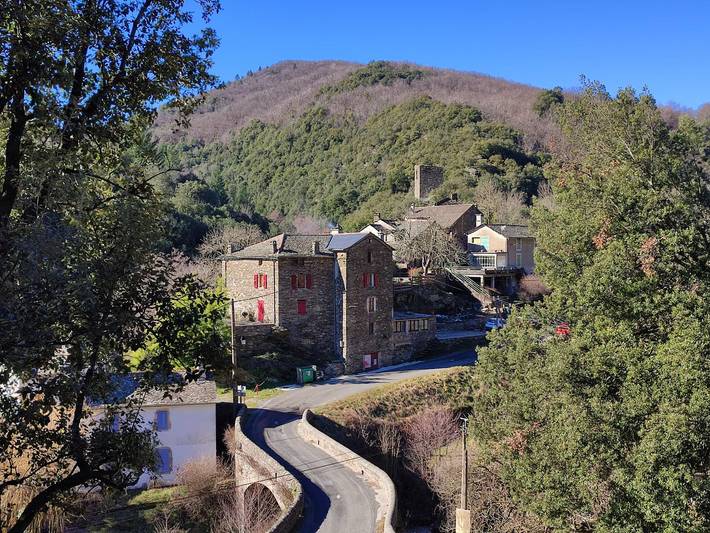 Gîte pour 6 personnes, avec jardin dans Molezon