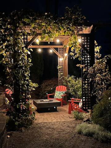 Bed And Breakfast for 2 Guests in West Kelowna, Canadian Rocky Mountains, Picture 3