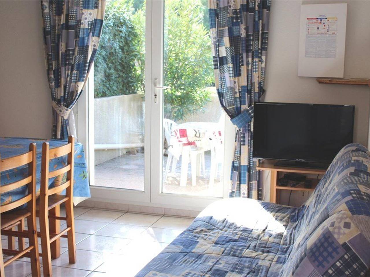 Gemütliches Reihenhaus mit Pool, 3 Zimmern, Terrasse, Privatparkplatz, nah am Strand. in Gruissan (Ville), Gruissan