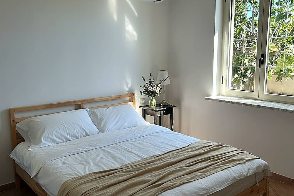 Detached home with terrace, garden and sea view – Casa Gennaro in Agropoli, Cilento