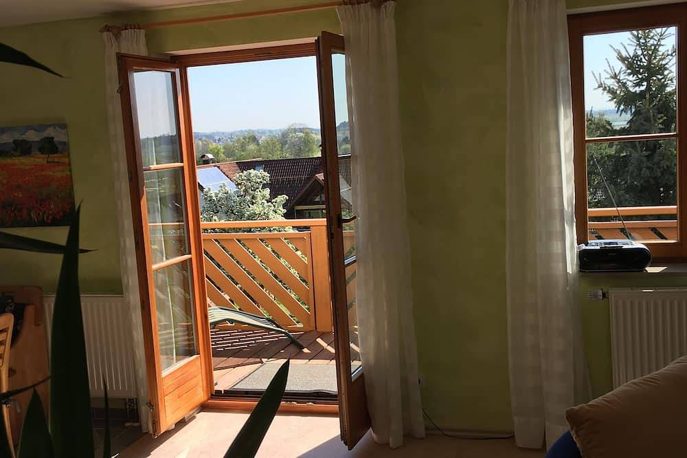 Ganze Wohnung, Helle und großzügige Dachwohnung mit Balkon und Alpensicht in Oberteuringen, Bodenseekreis