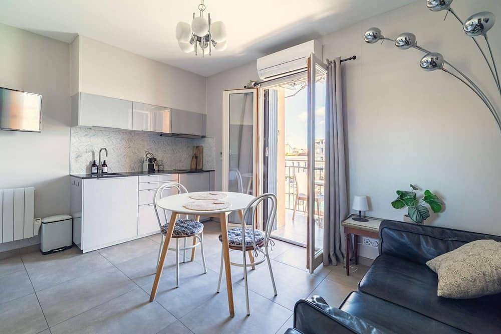 Appartement entier, Appartement rénové dans un petit immeuble au centre de Sète in Sète, Côte méditerranéenne (France)