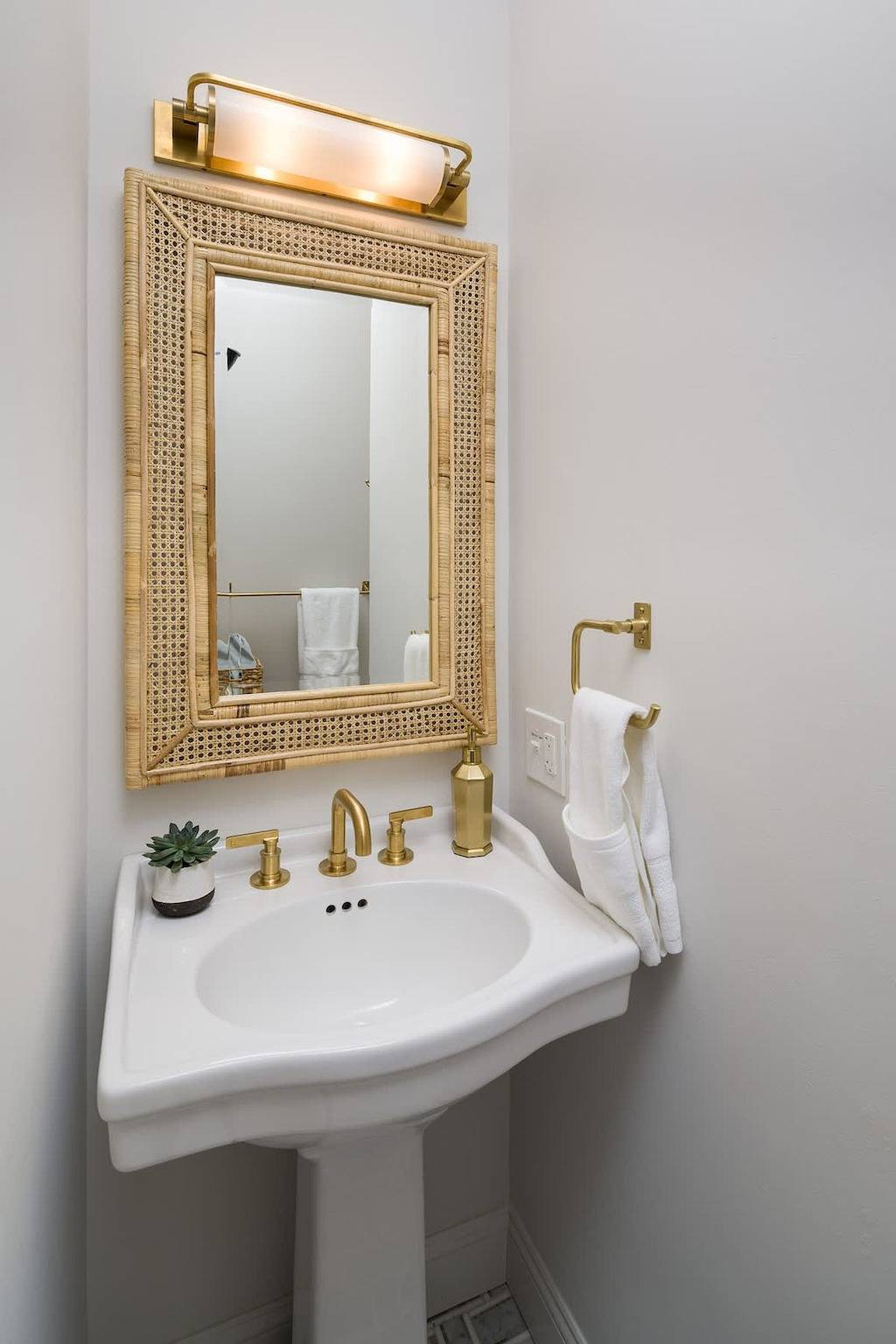 Ganze Wohnung, The Queen Anne Suite A Newport Seaside Retreat in Newport, Newport County