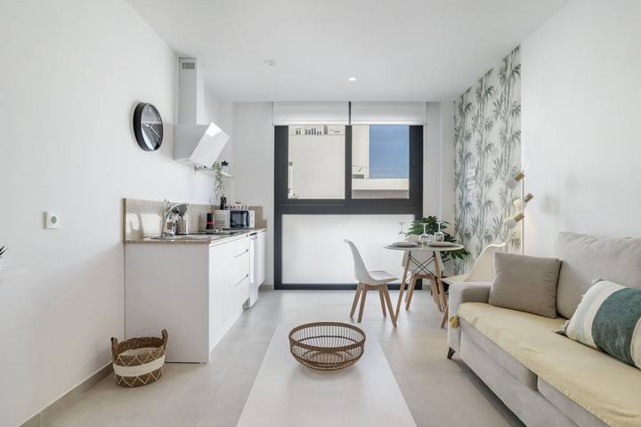 Comfortable "Bambú" Studio, Excellent Location—Perfect for Couples in Playa de Los Lances, Tarifa