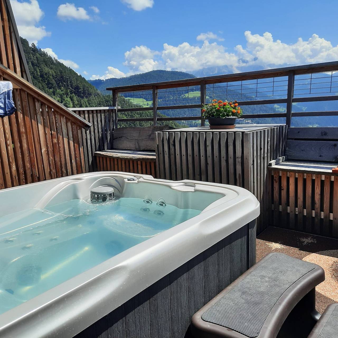 Ganze Wohnung, Apartment 'Gamperhof Planet' mit Bergblick, Gemeinschaftsgarten und Whirlpool in Karneid, Dolomiti Superski
