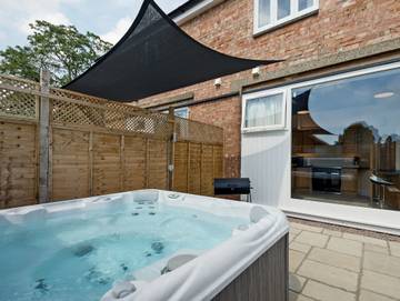 Log Cabin for 10 People in Lincolnshire, Midlands, Photo 1