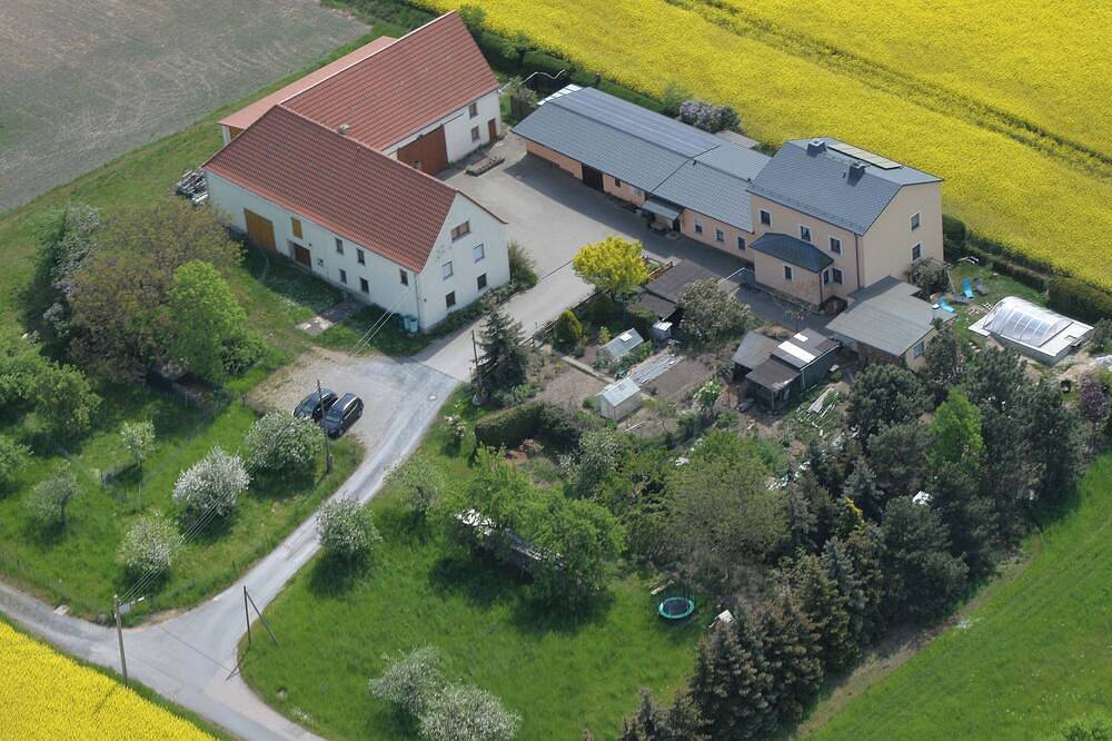 Ferienhaus/Pension in ruhiger Lage auf dem Lande. Viel Platz für Familien in Niederau (Sachsen), Meißen Region