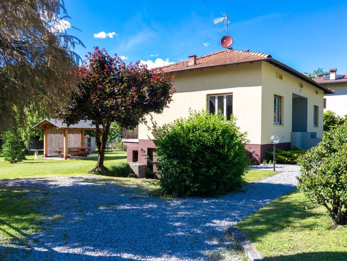 Ferienhaus für 6 Personen, mit Balkon und Terrasse sowie Garten in Colico