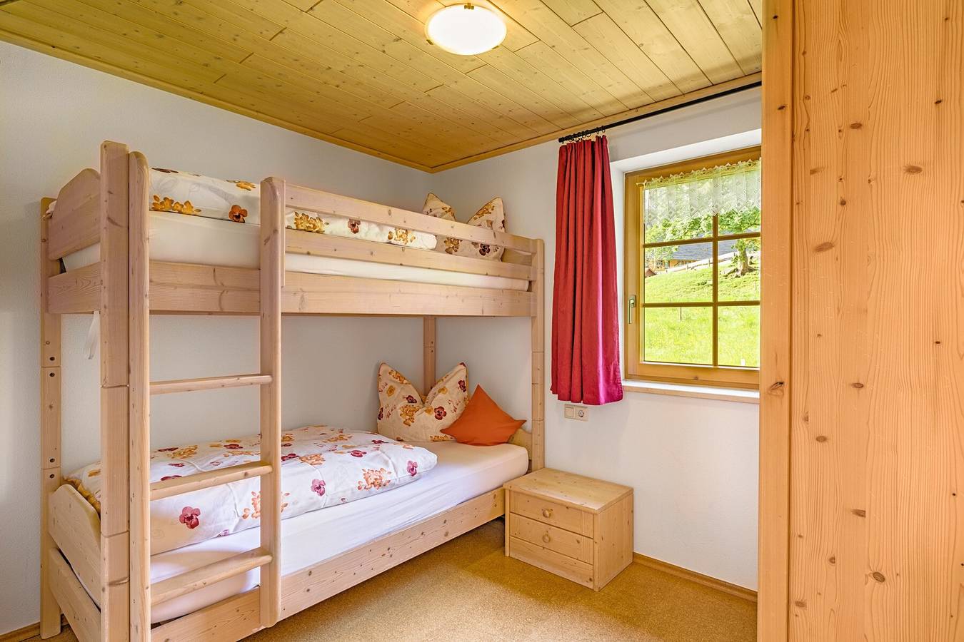 Ganze Wohnung, Ferienwohnung 'Tanne - Barrierefrei' mit Privatterrasse, Gemeinschaftsgarten und Wi-Fi in Schwärzenbach (Titisee-Neustadt), Titisee-Neustadt