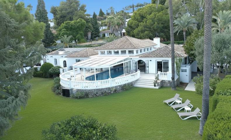 Villa for 16 people, with terrace and garden in Benalmádena