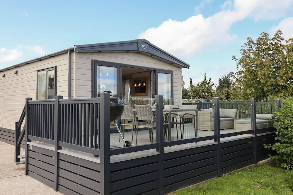 Hazel Lodge, pet friendly, country holiday cottage in Newton Abbot in Newton Abbot, Devon