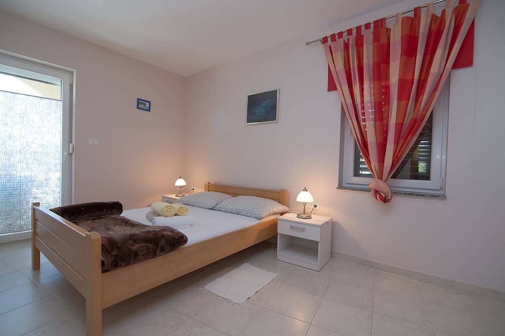 Ganze Wohnung, 1-Zimmer-Ferienwohnung mit Terrasse Punta kriza, Cres in Lošinj, Cres