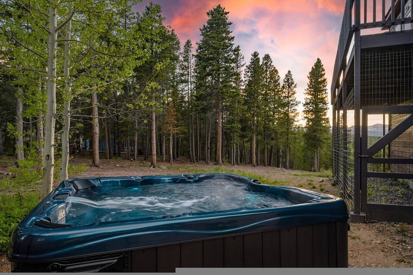 Serene Retreat: Amazing Views Hottub Sauna, Xbox in Arapaho National Forest