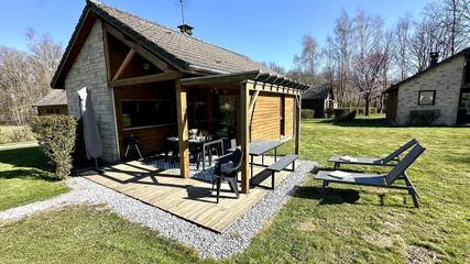 Location de vacances pour 6 personnes, avec terrasse et piscine à Signy-le-Petit