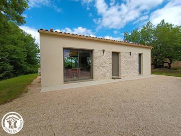 Gîte pour 2 personnes, avec jardin et terrasse à Trespoux-Rassiels