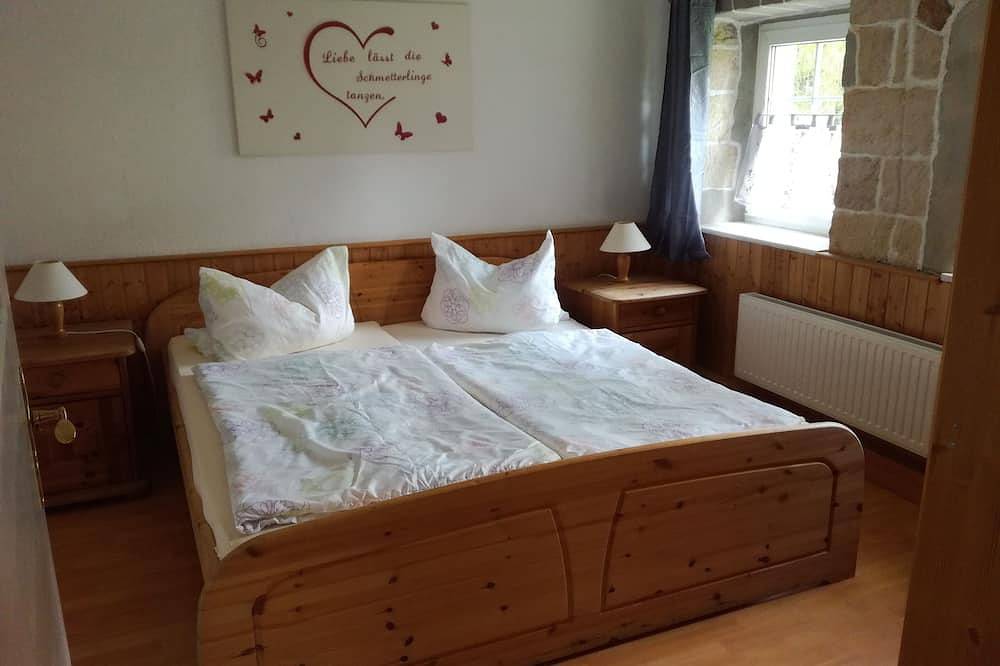 Ganze Wohnung, Helle Ferienwohnung mit Platz im Herzen der Sächsischen Schweiz in Pfaffendorf, Königstein