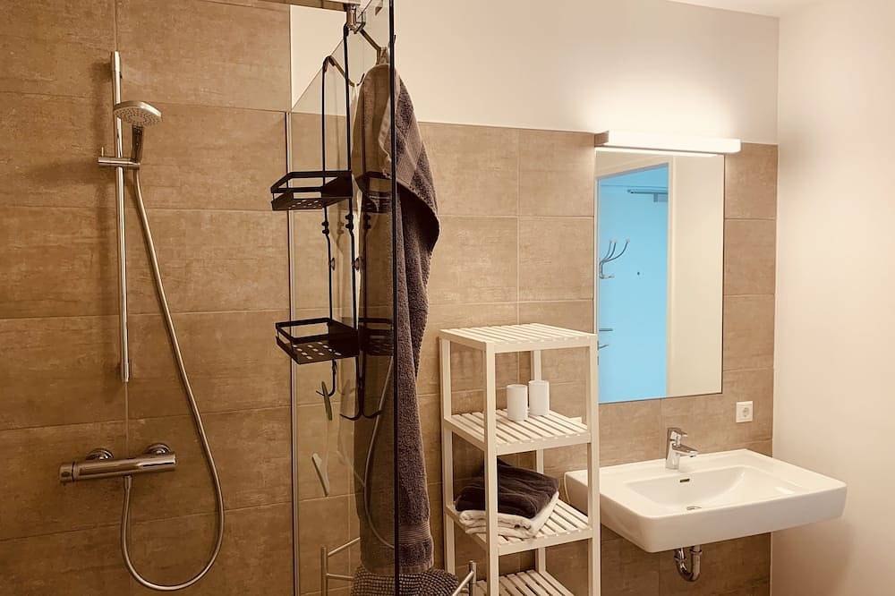 Ganze Wohnung, Neue Ferienwohnung - Zentrumsnah,  ruhig mit Parkplatz und Loggia in Gmunden, Bezirk Gmunden