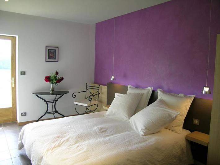 Location de vacances pour 2 personnes, avec terrasse ainsi que vue et jardin à Montbeugny - 2