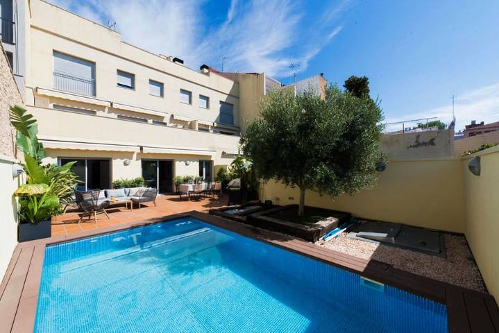 Apartamento para 5 personas, con Balcón y Terraza además de Jardín y Piscina en Tarrasa