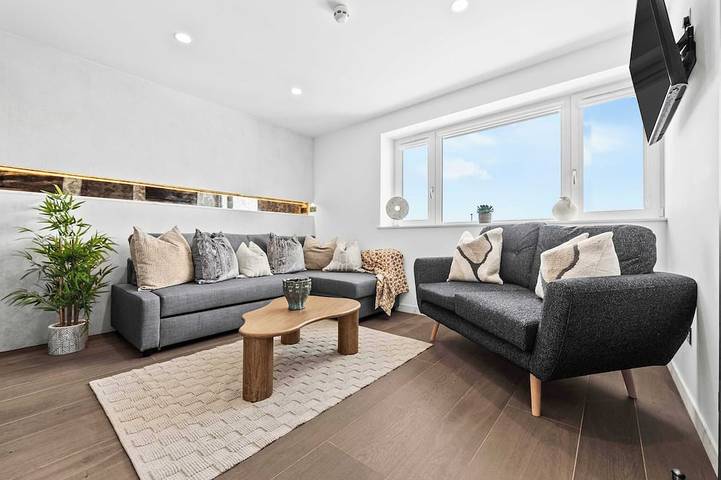 Apartment for 8 people, with balcony in Guildford