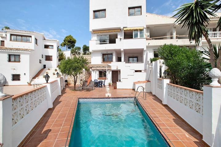 Location de vacances pour 6 personnes, avec sauna ainsi que jardin et jacuzzi à Benalmádena